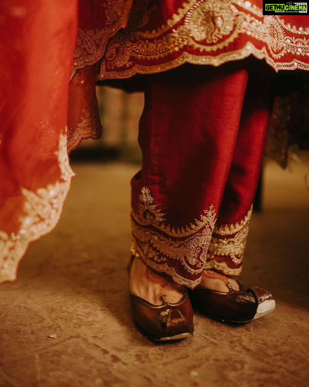 Wamiqa Gabbi Instagram - Saada Chidiyaan Da Chambaa Ve Babul Asaan Udd Jaana We Daughters Are Like Sparrows Away We Fly From You Dear Father U N V E I L I N G 𝐁𝐚𝐚𝐛𝐮𝐥 . बाबुल . ਬਾਬੁਲ Leaving the Nest Featuring @wamiqagabbi Photography @sutejpannu @sutej.pannu Hair by @bkccad @samanthakochhar @renthlei_maria @aar_zoorawat Make-up by @cocoballucci Props and production @baeghamkot Jewels @kharikajai #ToraniIndia #Baabul #leavingthenest