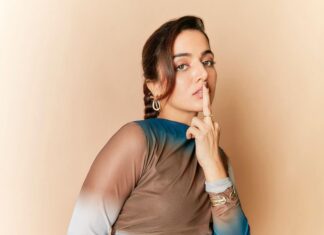 Wamiqa Gabbi Instagram - Ude udankhatole nayan ke tere 🦋👀 . HMU - @reshammordani Photographer - @kadamajay Styled by - @dhruvadityadave Style team - @anjalibiyani_ Outfit - @srstore09