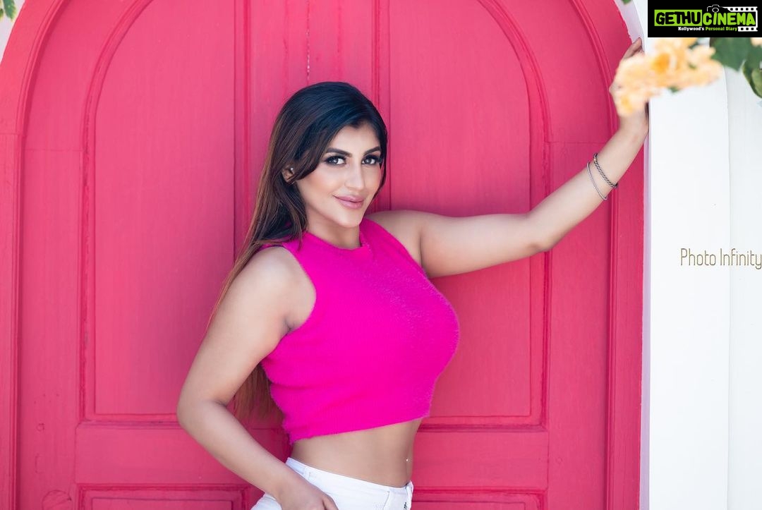 Yaashika Aanand Instagram - 😍 hello 😍 . Mua/ hair @pavihairandmakeup Camera 📸 @photoinfinity.ch