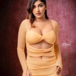 Yaashika Aanand Instagram - 🌙❤️Swipe for more ❤️ ✨ . Styling @sen_smily_girl 📸 @sathish_photography49 💄@magariga_the_artist 💇‍♀️ @thegoldenbrush_makeover_artist . . . #explore #yashika #glam #fashion