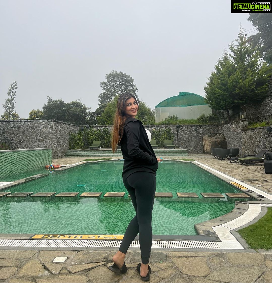 Yaashika Aanand Instagram - 😶🌫️😮💨😮💨 #kodaikanaldiaries ⛰️ ✨ . . #swipeleft #ootd #hills #kodai #randomclick #instamood #yashika The Tamara Kodai