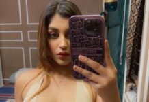 Yaashika Aanand Instagram - Last picture of the year 👅😜 1,2,3 or 4 let me know 😍 #happynewyear #ootd #yashika #insta #explore #kollywood
