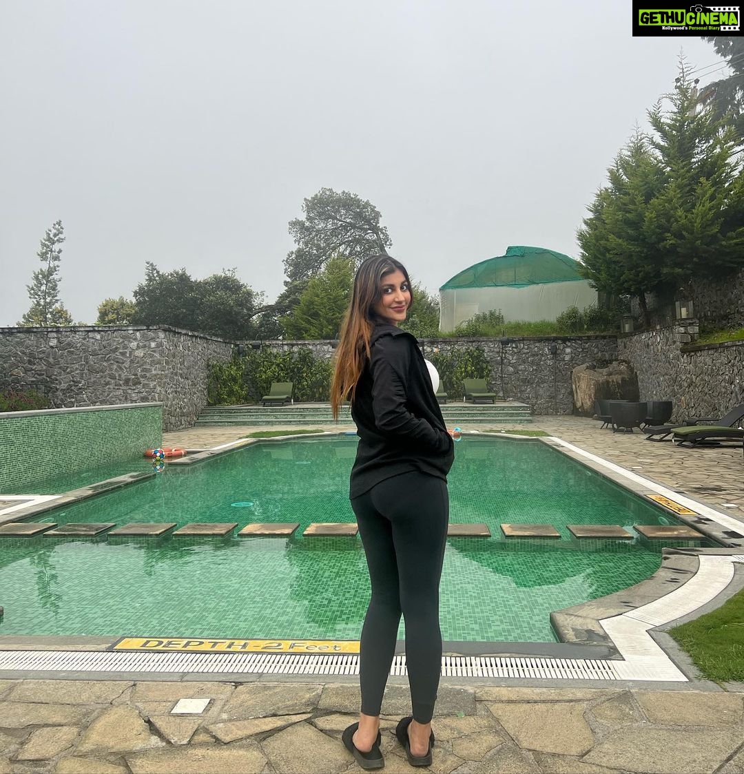 Yaashika Aanand Instagram - 😶🌫️😮💨😮💨 #kodaikanaldiaries ⛰️ ✨ . . #swipeleft #ootd #hills #kodai #randomclick #instamood #yashika The Tamara Kodai