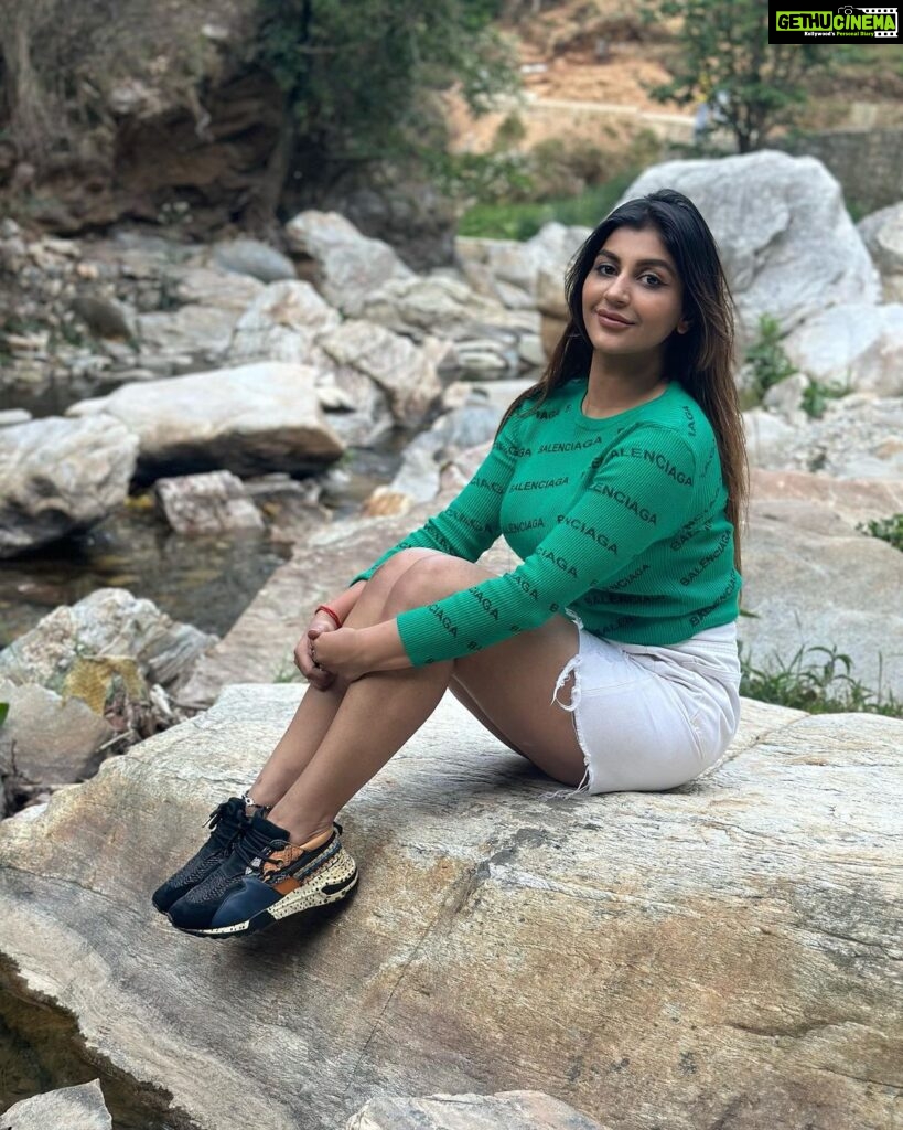 Yaashika Aanand Instagram - Choose ur fav 😍😍 #photodump series 🗻🌱🌴✈️ . . . . . . . . . #swipeleft #yashika #ootd #explorepage #trending #intagood #rishikesh Rishikesh