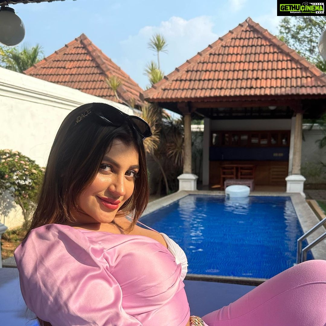 Yaashika Aanand Instagram - Choose ur fav and comment 🤗 1,2,3,4 or 5 ? 😍 . . . #explore #yashika #trending #actor Le Pondy Resort, Pondicherry