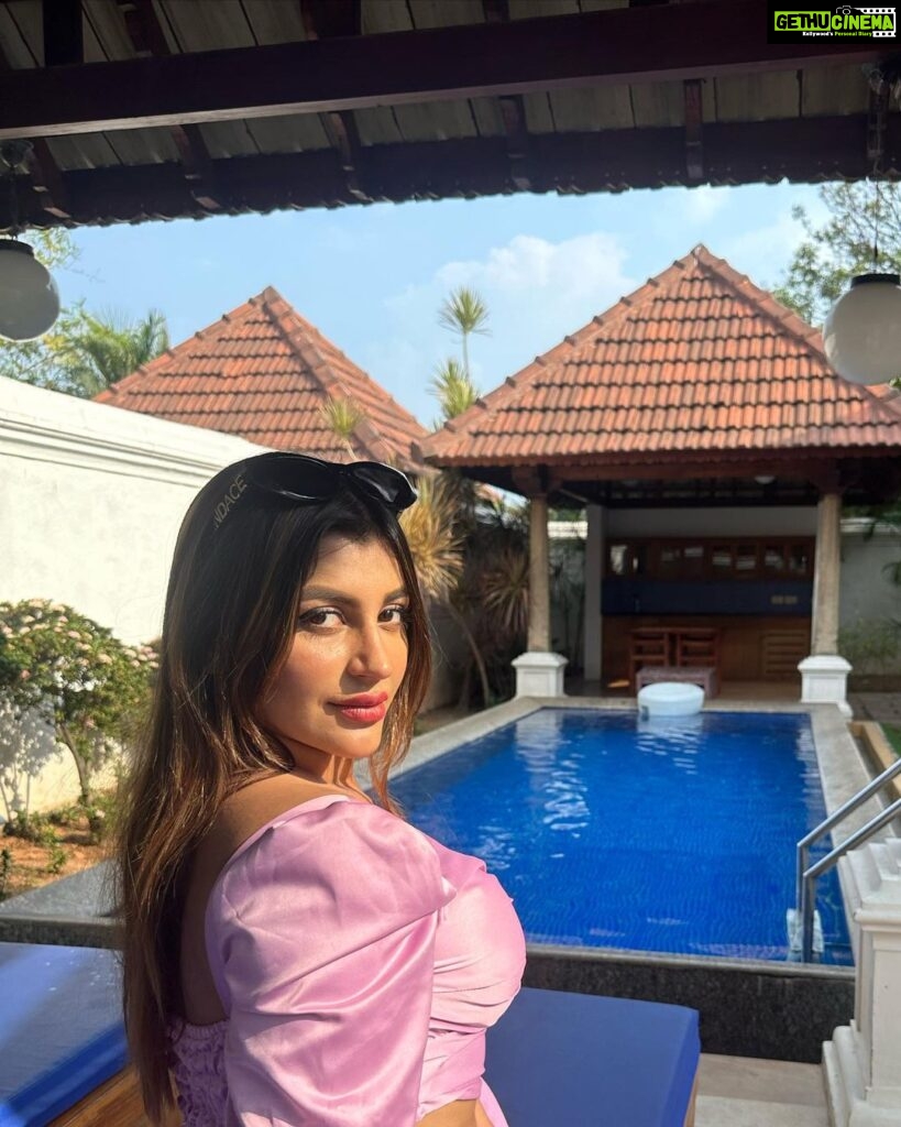 Yaashika Aanand Instagram - Vibe of the day 😈 . . #swipeleft #explorepage✨ #kollywoodactress #yashika #ootd Pondicherry