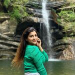 Yaashika Aanand Instagram - Swipe for love 😘 ♥️ . . . . . #travel #explore #waterfall #viral #trending #yashika #yashikaanand Balugarh Waterfalls Mukteshwar