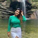 Yaashika Aanand Instagram - Swipe for love 😘 ♥️ . . . . . #travel #explore #waterfall #viral #trending #yashika #yashikaanand Balugarh Waterfalls Mukteshwar