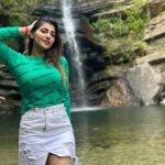 Yaashika Aanand Instagram - Swipe for love 😘 ♥️ . . . . . #travel #explore #waterfall #viral #trending #yashika #yashikaanand Balugarh Waterfalls Mukteshwar