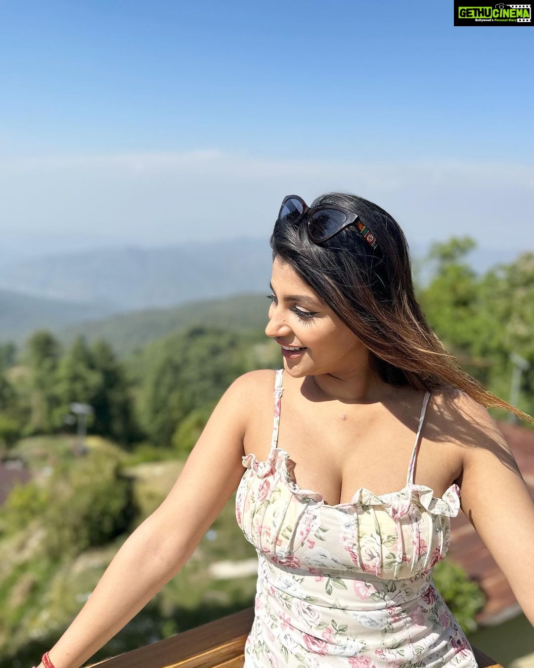 Yaashika Aanand Instagram - Photo dump from today’s staycation 🏔️🍁☀️🌷🦋☘️ #mukteshwar #uttarakhand #newpost #yashika #actress Mukteshwar