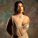 Yaashika Aanand Instagram - Hard to choose 😫 . Concept & Styling @beingstyl Photography: @theportraitstudio_tps Outfit: @chaitanyarao_official Jewelry: @fineshinejewels MUA: @makeupreva Hair: @thoorigaikabilan . . . . #yashika #explore #royal #kollywood #swipeleft #greeklook #instadaily #kollywoodactress #actress