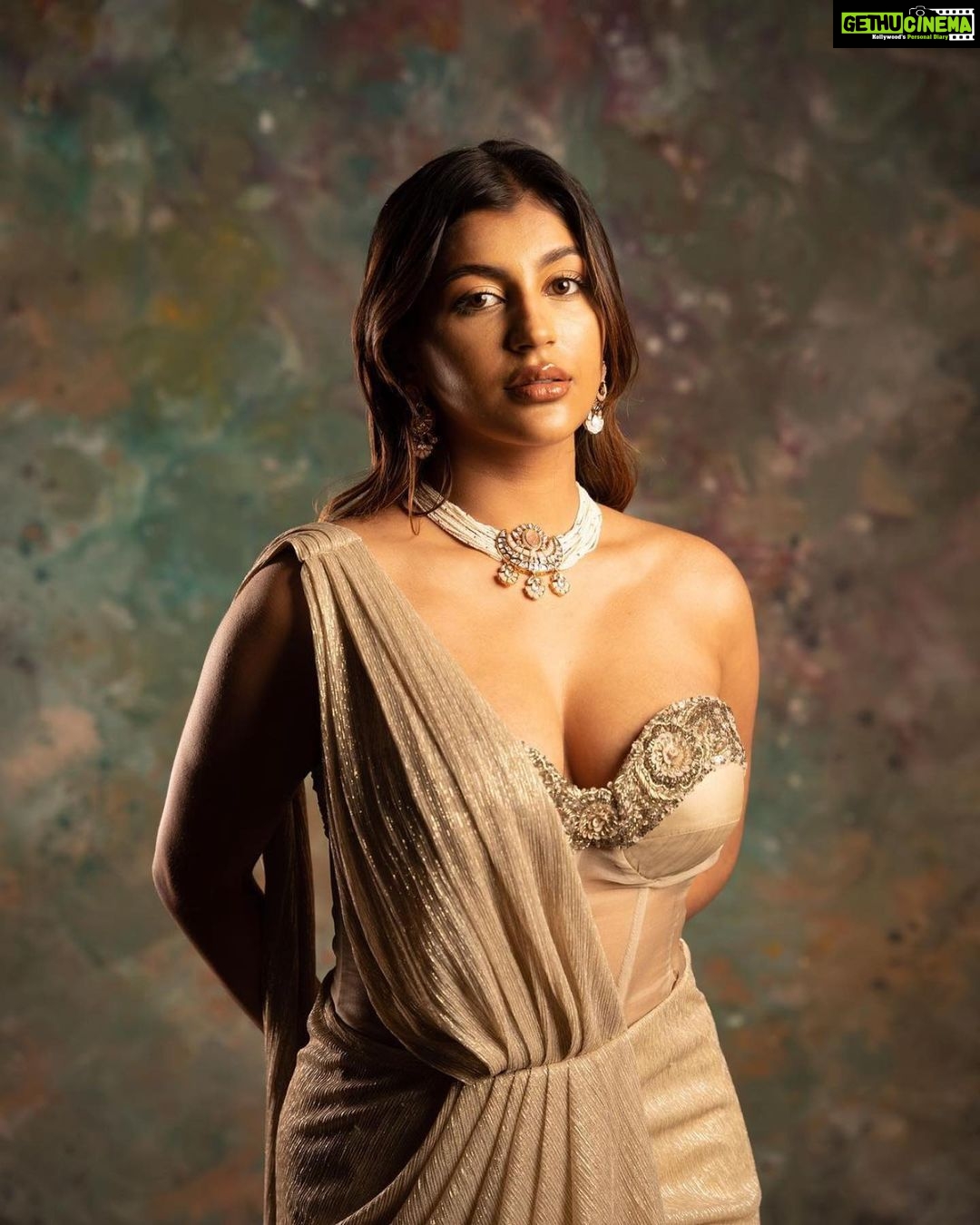 Yaashika Aanand Instagram - Hard to choose 😫 . Concept & Styling @beingstyl Photography: @theportraitstudio_tps Outfit: @chaitanyarao_official Jewelry: @fineshinejewels MUA: @makeupreva Hair: @thoorigaikabilan . . . . #yashika #explore #royal #kollywood #swipeleft #greeklook #instadaily #kollywoodactress #actress