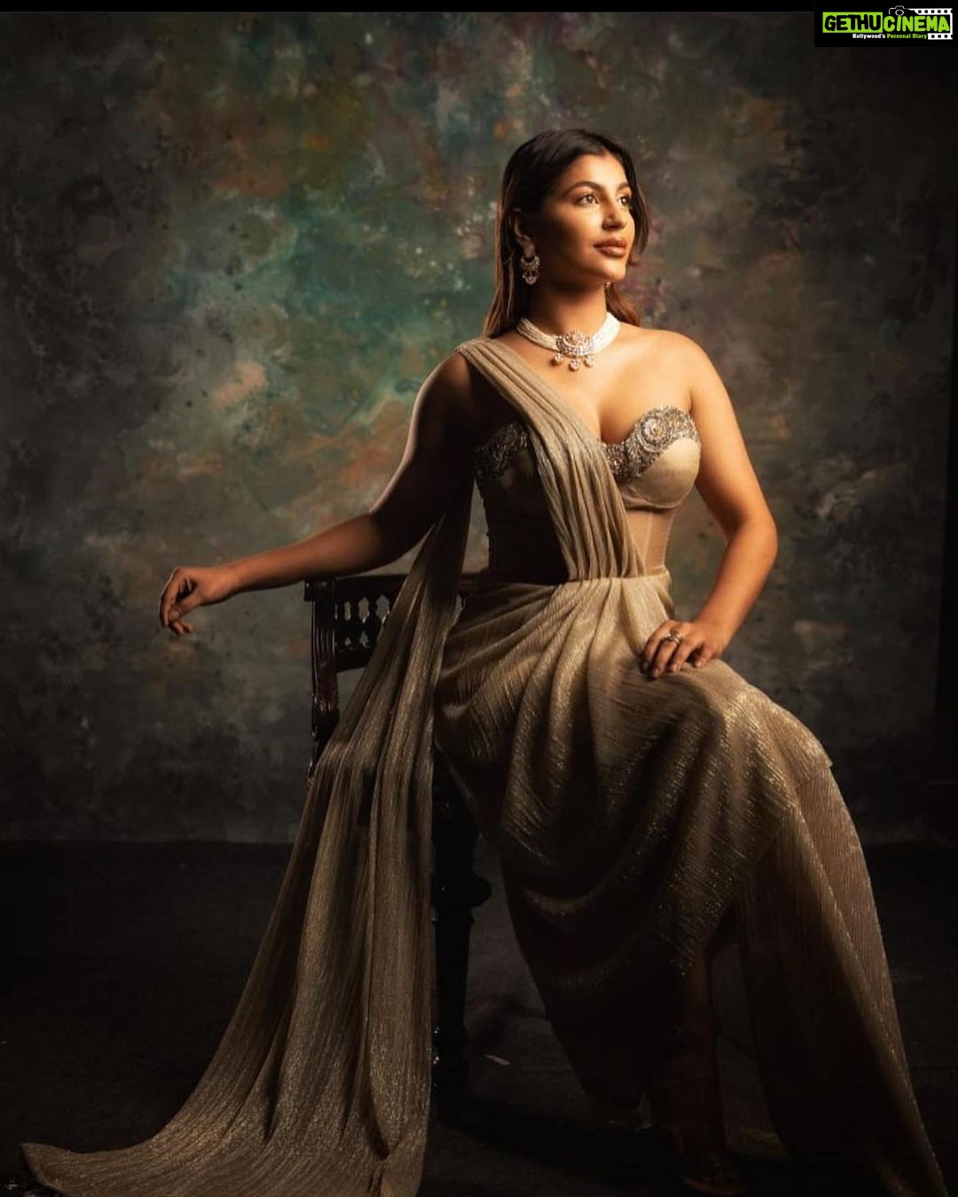 Yaashika Aanand Instagram - Hard to choose 😫 . Concept & Styling @beingstyl Photography: @theportraitstudio_tps Outfit: @chaitanyarao_official Jewelry: @fineshinejewels MUA: @makeupreva Hair: @thoorigaikabilan . . . . #yashika #explore #royal #kollywood #swipeleft #greeklook #instadaily #kollywoodactress #actress