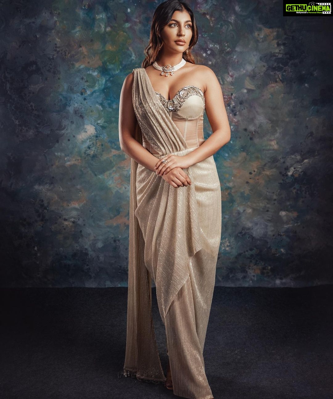 Yaashika Aanand Instagram - “ I try to hold my charisma in check .” ✨✨✨ Concept & Styling @beingstyl Photography: @theportraitstudio_tps Outfit: @chaitanyarao_official Jewelry: @fineshinejewels MUA: @makeupreva Hair: @thoorigaikabilan . . . . #yashika #explore #royal #kollywood #swipeleft