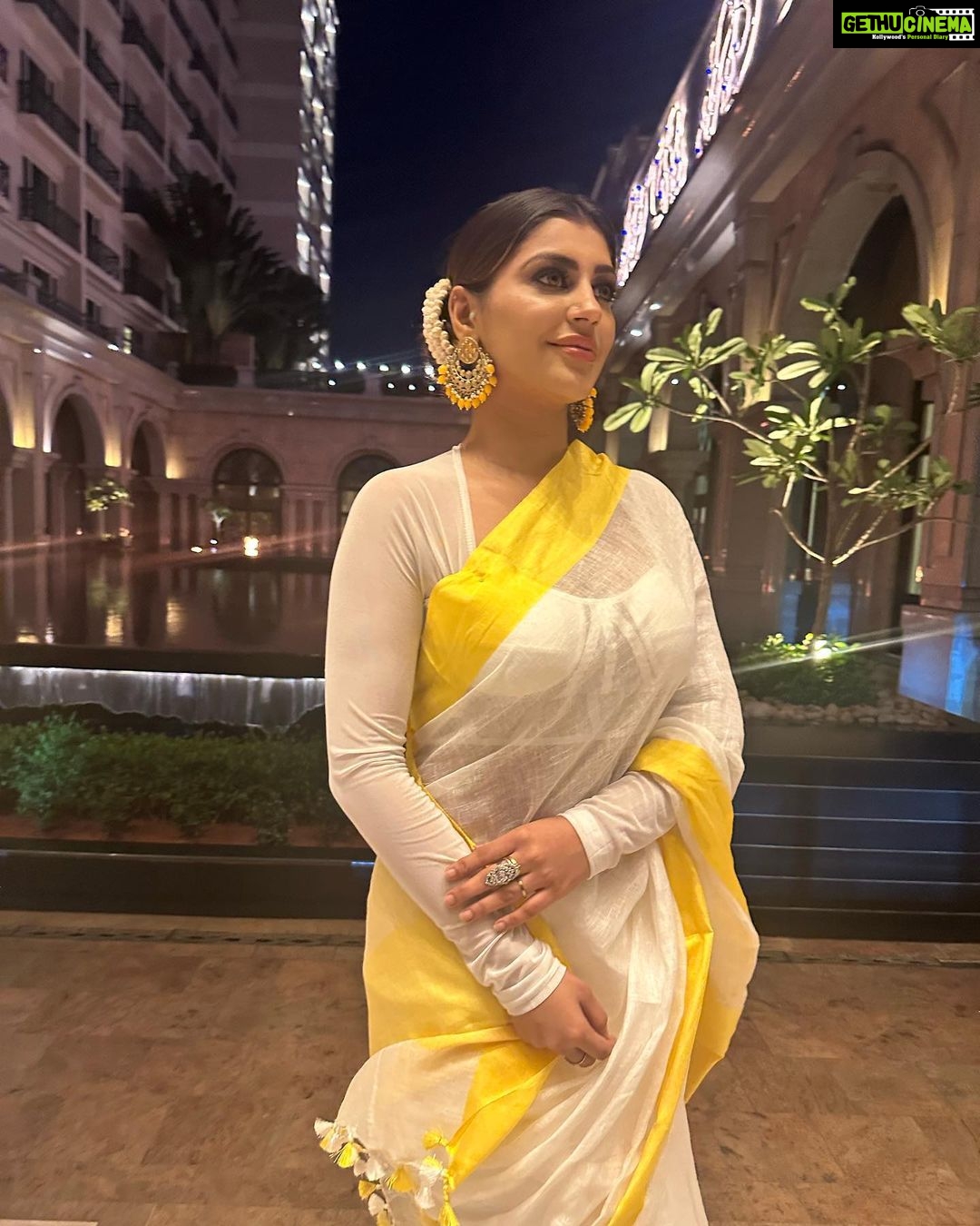 Yaashika Aanand Instagram - தமிழ் புத்தாண்டு நல்வாழ்த்துக்கள்.... Wishing you a very Happy TAMIL NEW YEAR Makkaleyy❤️🙏🤗 Makeup / hair @osheenanand__ Styling - your’s only 🤣 . , , . . #tamilnewyear #yashika #explore #indian #ootd #sareelove Leela Palace Hotel Chennai