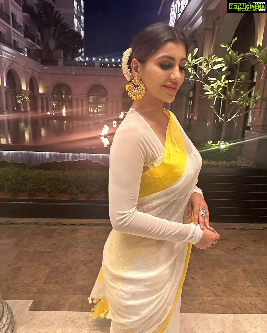 Yaashika Aanand Instagram - தமிழ் புத்தாண்டு நல்வாழ்த்துக்கள்.... Wishing you a very Happy TAMIL NEW YEAR Makkaleyy❤️🙏🤗 Makeup / hair @osheenanand__ Styling - your’s only 🤣 . , , . . #tamilnewyear #yashika #explore #indian #ootd #sareelove Leela Palace Hotel Chennai