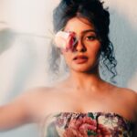 Yukti Kapoor Instagram - La Vie en rose