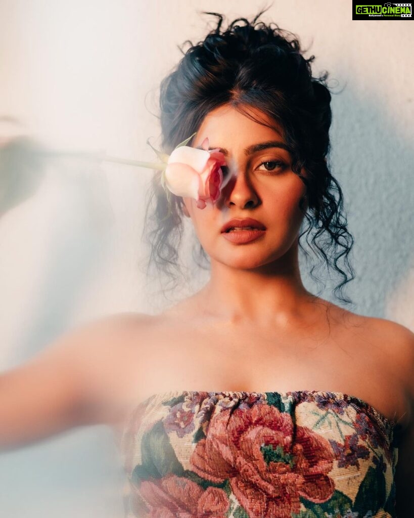Yukti Kapoor Instagram - La Vie en rose