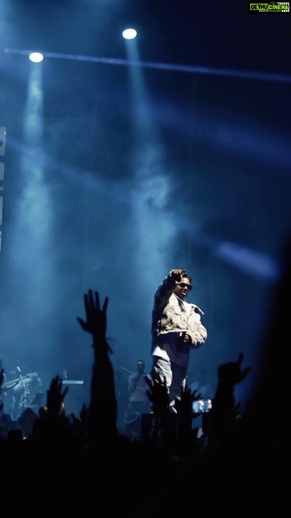 Yuvan Shankar Raja Instagram - Oui!! Exactly a month ago! Paris you have all my heart! 🖤 You people were bomb 💣 one of the craziest nights! Merci beaucoup Paris 🇫🇷 ! #Alhamdullilah #foreverGrateful Paris La Défence Arena