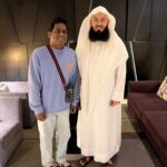 Yuvan Shankar Raja Instagram – Alhamdhulillah to have met @muftimenkofficial