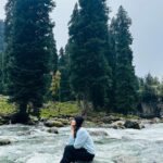 Zareen Khan Instagram - ‘Having roots nowhere, I have everywhere to go !’ - SHAMS TABRIZI #Pahalgam #Kashmir #Srinagar #IncredibleIndia #Travel #Mountains #Nature #HappyHippie #ZareenKhan #Reels Pahalgam Kashmir