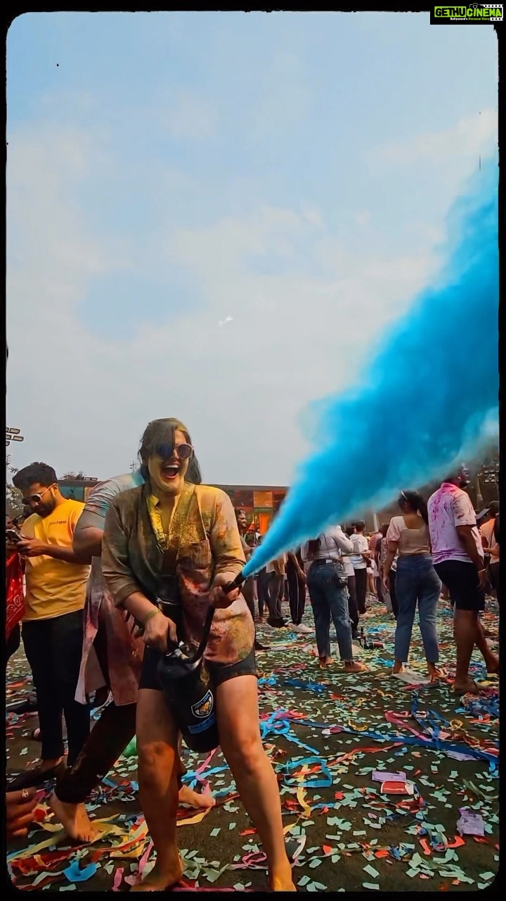 Zareen Khan Instagram - Here’s a glimpse of our Happy Holi 🌈✨ #Holi #GoodTimes #ZareenKhan Shot and edited by @tripppytaurus P.S. - Big Thanks to @piyuushj9 @hitendrakapopara @nikhilkothari88 @meet_ahir @reedanshpatelofficial @tripppytaurus @praveenkhaitan.clicked … you are my family ❤️