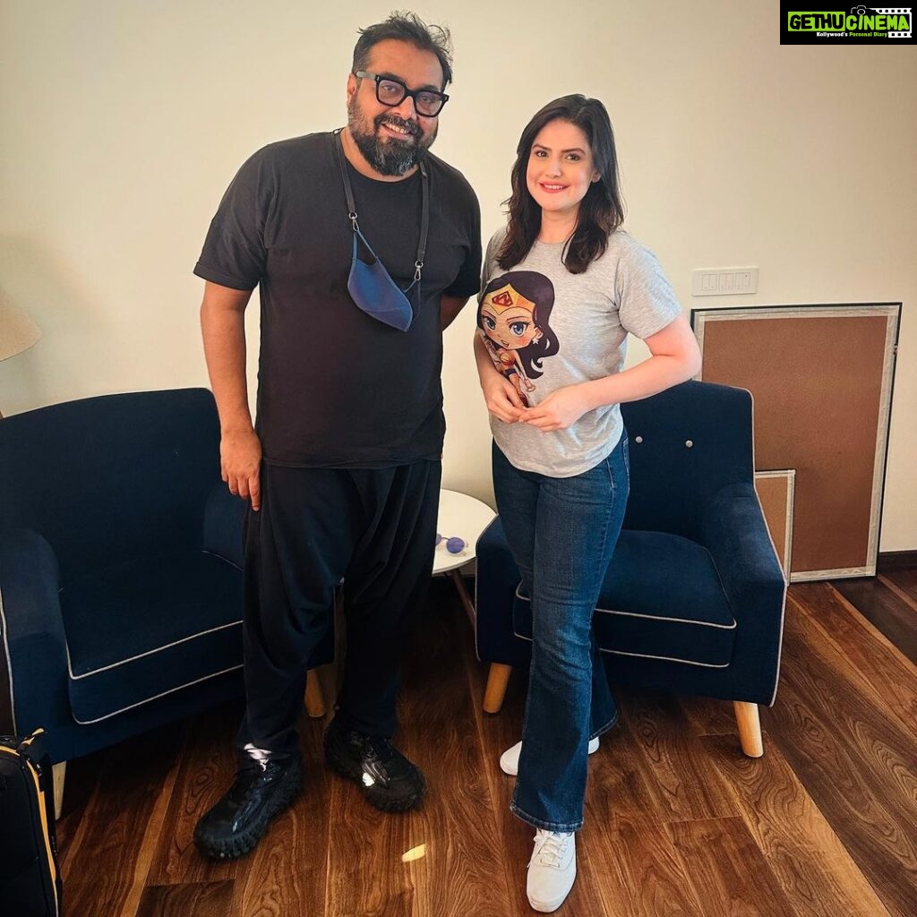 Zareen Khan Instagram - I’m sure you all can see the happiness of this meeting on my face 😁 Thank you @anuragkashyap10 🤗 #HappyHeart #ZareenKhan