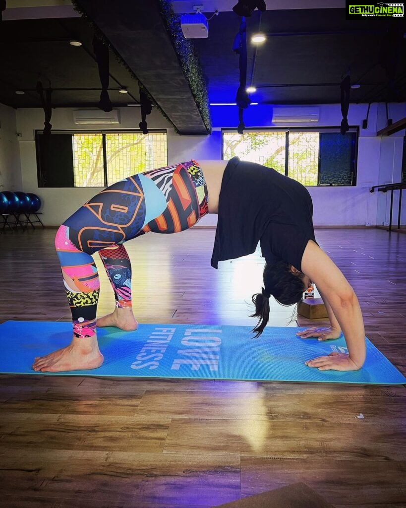 Zareen Khan Instagram - 🧘🏻‍♀️ #Yoga @ravindra.rawat_ #ZareenKhan