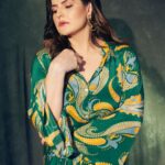 Zareen Khan Instagram – π
Outfit by @stylejunkiie
Earrings by @thenehagoel
Stylist @hitendrakapopara
Assistant Stylist @sarinabudathoki
Hair by @shab_qureshi786
πΈ – @sjframes
#ZareenKhan