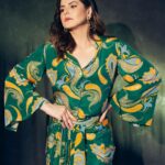 Zareen Khan Instagram – 🍀

Outfit by @stylejunkiie
Earrings by @thenehagoel
Stylist @hitendrakapopara
Assistant Stylist @sarinabudathoki
Hair by @shab_qureshi786 

📸 – @sjframes 

#ZareenKhan