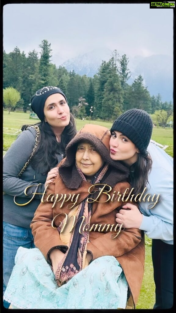 Zareen Khan Instagram - Happiest birthday Mommy ❤️🧿 May God bless you with Good health and all the happiness so tht you can be with me forever ! #HappyBirthdayMom #MyForeverAndAlways #ZareenKhan