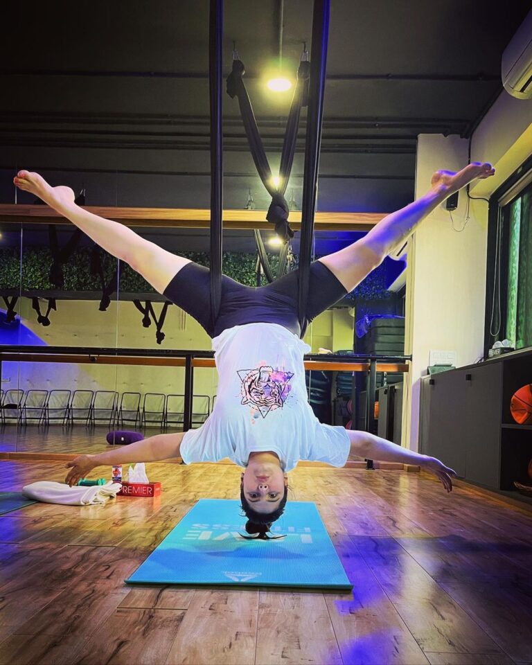 Zareen Khan Instagram - 🧘🏻‍♀️ @ravindra.rawat_ #Aerial #Yoga #AerialYoga #TransformationTuesday #ZareenKhan Diva Yoga