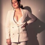 Zareen Khan Instagram - 🦢 Outfit by @ranbirmukherjeeofficial Jewellery by @rubans.in @oakpinionpr Styled by @hitendrakapopara Fashion Team @tanyakalraaa @sarinabudathoki Make up @makeupbyvinod Hair @shab_qureshi786 🎥 - @sjframes Managed by @piyuushj9 #DanubeFilmfareOttAwards2022 #ZareenKhan