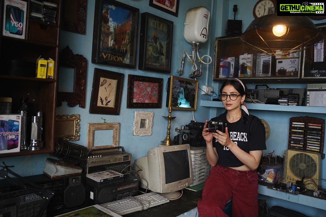 Zoya Afroz Instagram - In the pursuit of artistic inspiration, frame by frame.