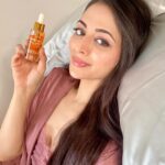 Zoya Afroz Instagram - Filters are great but great skin is better✨ #thesilkglow #mulberrysilkpillowcase