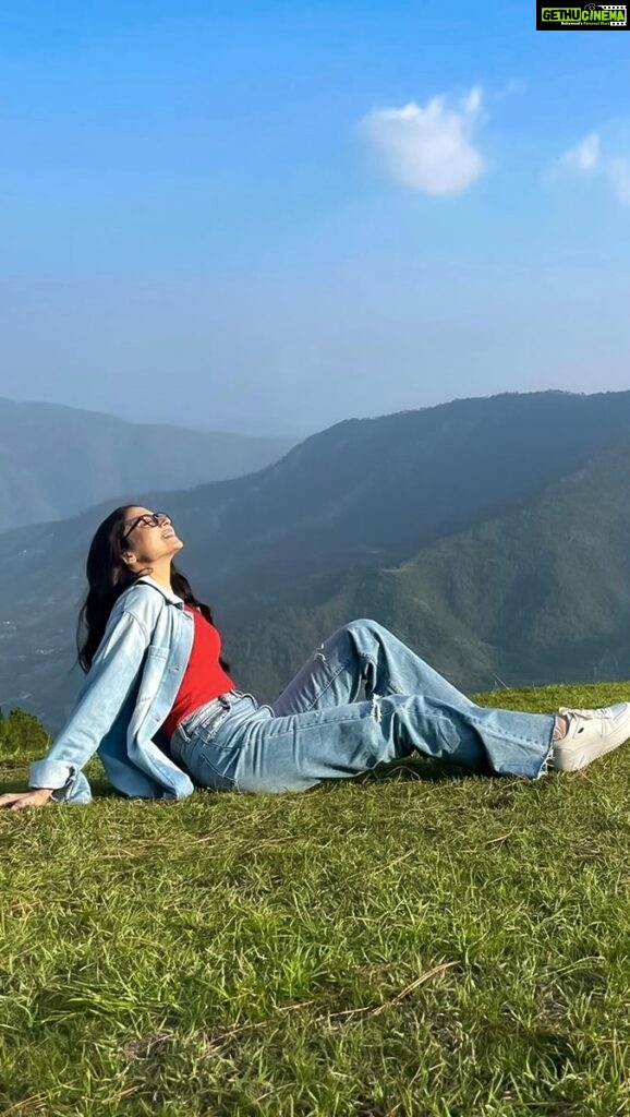 Zoya Afroz Instagram - I had a fab time shooting for #firefliesonzee5 at these beautiful locations! It’s amazing I get to do what I love and get to experience these beautiful serene moments while I work! ❤ #travel #traveling #shimlahills #mountainscape #inthewoods #lovemyjob #shootingdiaries @zee5 @cinnamonmediaandartworks Makeup : @ssk_makeupofficial Hair : Geeta Video edited by : @ashishdev__