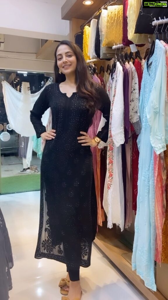 Zoya Afroz Instagram - Eid shopping done! At the best store for Lucknowi chikan @glamour_boutique2023 you can visit or order online on their insta page. Or message at 8879094131