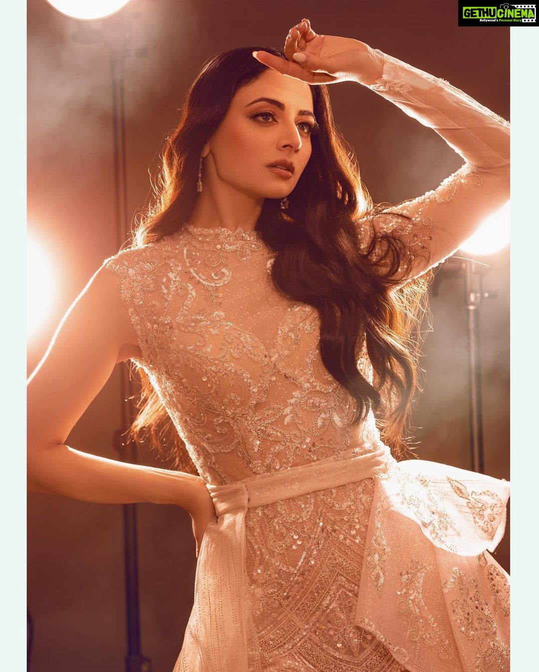 Zoya Afroz Instagram - Does my sparkle burn your eyes?✨💥 ⠀⠀⠀⠀⠀⠀⠀⠀⠀⠀ National Director: @iamnikhilanand @iam_nishantanand Creative Director: @krish.gangwar Wearing: @ihabjirysofficial Photography: @ritikravi_11 Makeup: @simarkhanejamua