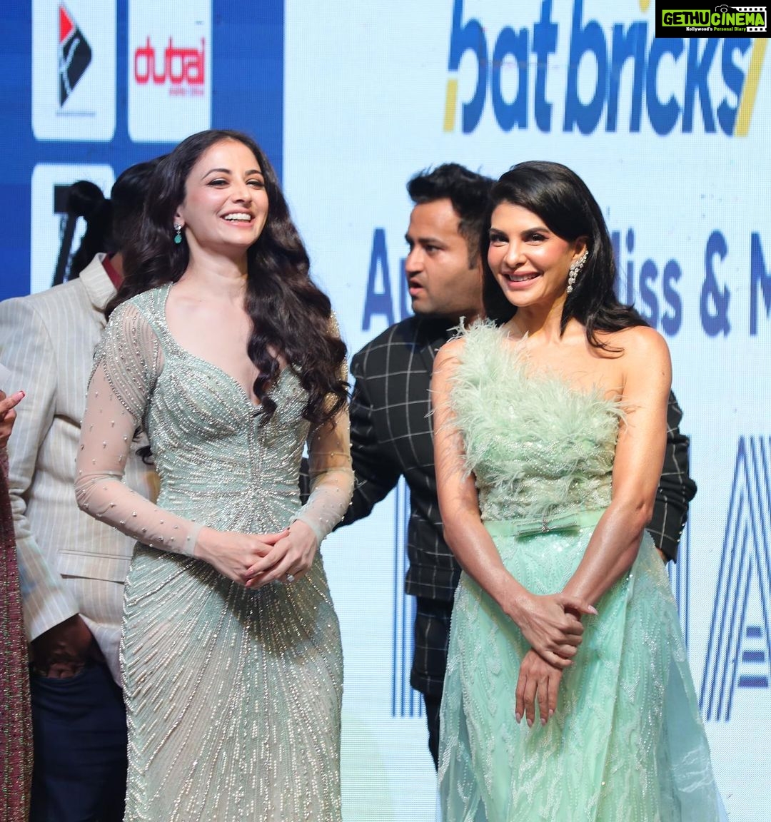 Zoya Afroz Instagram - Event graced by beautiful smiling faces 😁💙 #juryduty #judging #beautypageants #events