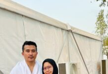 Aaron Aziz Instagram - Allahu Akbar. Sering kali mendengar org berkata, “Haji tu lain, tak sama. Tak Boleh nak explain” Sekarang baru faham. Betul Haji ni rasanya sangat lain. Subhan Allah Semoga isteri dan saya dan semua para jemaah Haji mendapat Haji Mabrur. Dan semoga Allah swt menjemput semua yg membaca ini peluang utk menunaikan Haji. Ameen “(Allah berfirman kepada para malaikat) Lihatlah hamba-hamba-Ku! Mereka datang kepada-Ku dengan rambut kusut dan berdebu, kerana mengharapkan Rahmat-Ku. Maka aku bersaksi kepadamu bahawa Aku telah mengampunkan mereka.” Terima kasih kerana mendoakan kami berdua. Alhamdulilah Eid Mubarak Taqabbal Allahu minna wa minkum