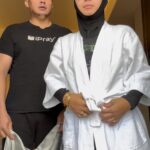Aaron Aziz Instagram - Asslamualaikum Semua! Masya Allah Tabarakallah Sebelum kita share family photo kita post la transition. Sikit sikit je, kang suruh buat flower dance, mengamuk pulak haha Selamat Hari Raya Maaf Zahir Batin! @diyanahalikcom @jakeltextile