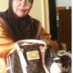 Aaron Aziz Instagram - Miss you Mummy. Allahumaghfirlaha Warhamha Wa’afini Wa’fuanha