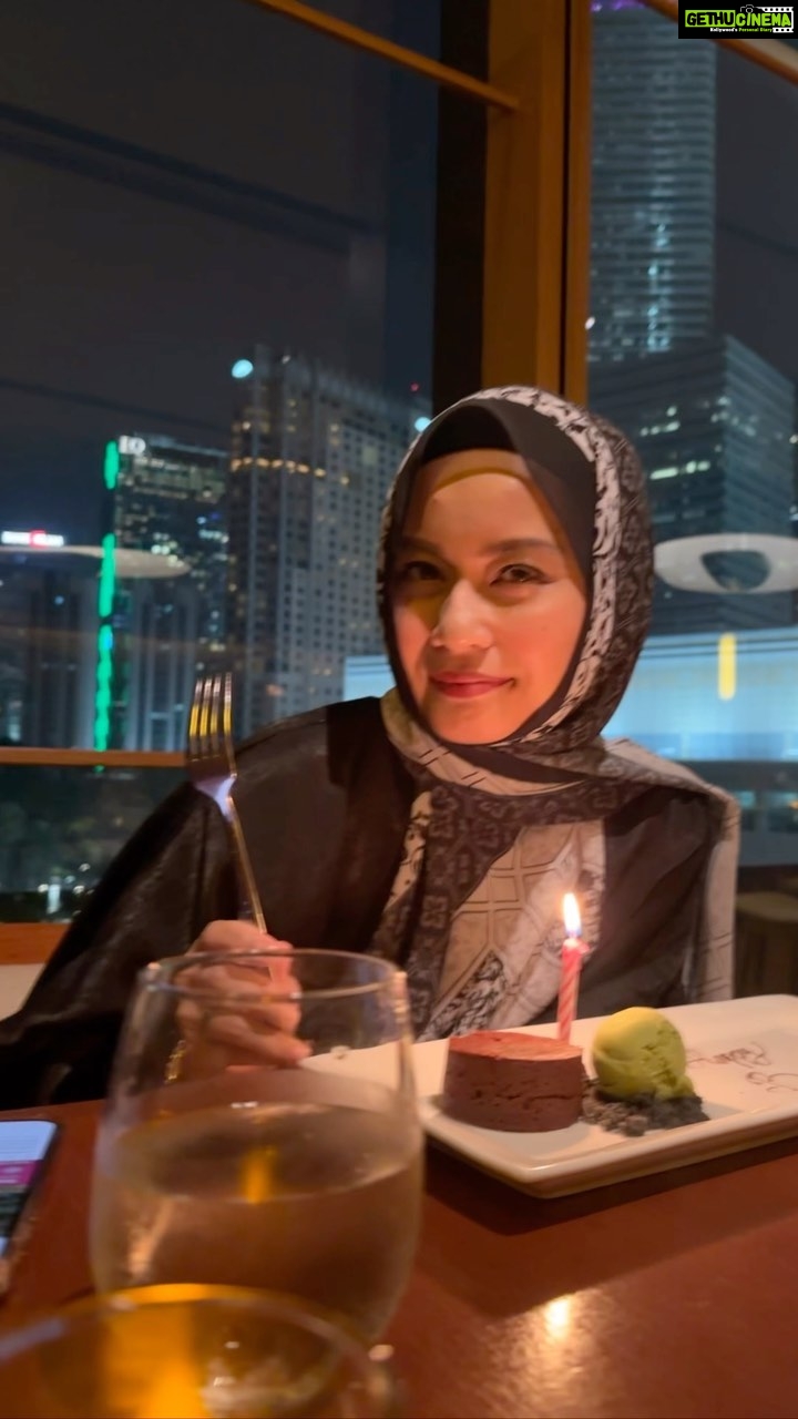 Aaron Aziz Instagram - Bila suara isteri mcm jantan Abg be like hmmmm…. Rest well Dar @diyanahalik Selamat berbuka guys. @officialaksomalaysia #AksoIGObold #cremebrulee