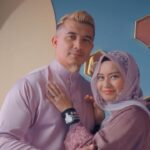 Aaron Aziz Instagram - Masya Allah 1 minggu lagi! Ni Abg and isteri @diyanahalikcom first Bazaar in KL selepas beberapa tahun! Jom jumpa di @absolutbazaar x @gaya_raya di Mitec from 14-16 April Insya Allah