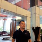 Aaron Aziz Instagram - Selamat Hari jadi sahabat ku. Terima kasih sentiasa bersama saya dan keluarga. Di bulan yg mulia ini saya doakan ALLAH muliakan kamu dan ahli keluarga di dunia dan akhirat juga. You’re The only few i can depend on. Lebih 10 tahun bersama saya dan keluarga. InnShaAllah kalau ada rezeki kita sama sama tengok anak anak kita naik pelamin ye @acik_propel JazakhAllah Kharyn.