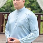 Aaron Aziz Instagram - Dah siap Sedia utk tahun ni? Kalau belum boleh ke @jakeltextile dan dapatkan #bajumelayuaaronaziz by Jakel. Harga bawah Rm200 sampin dan butang free!!!