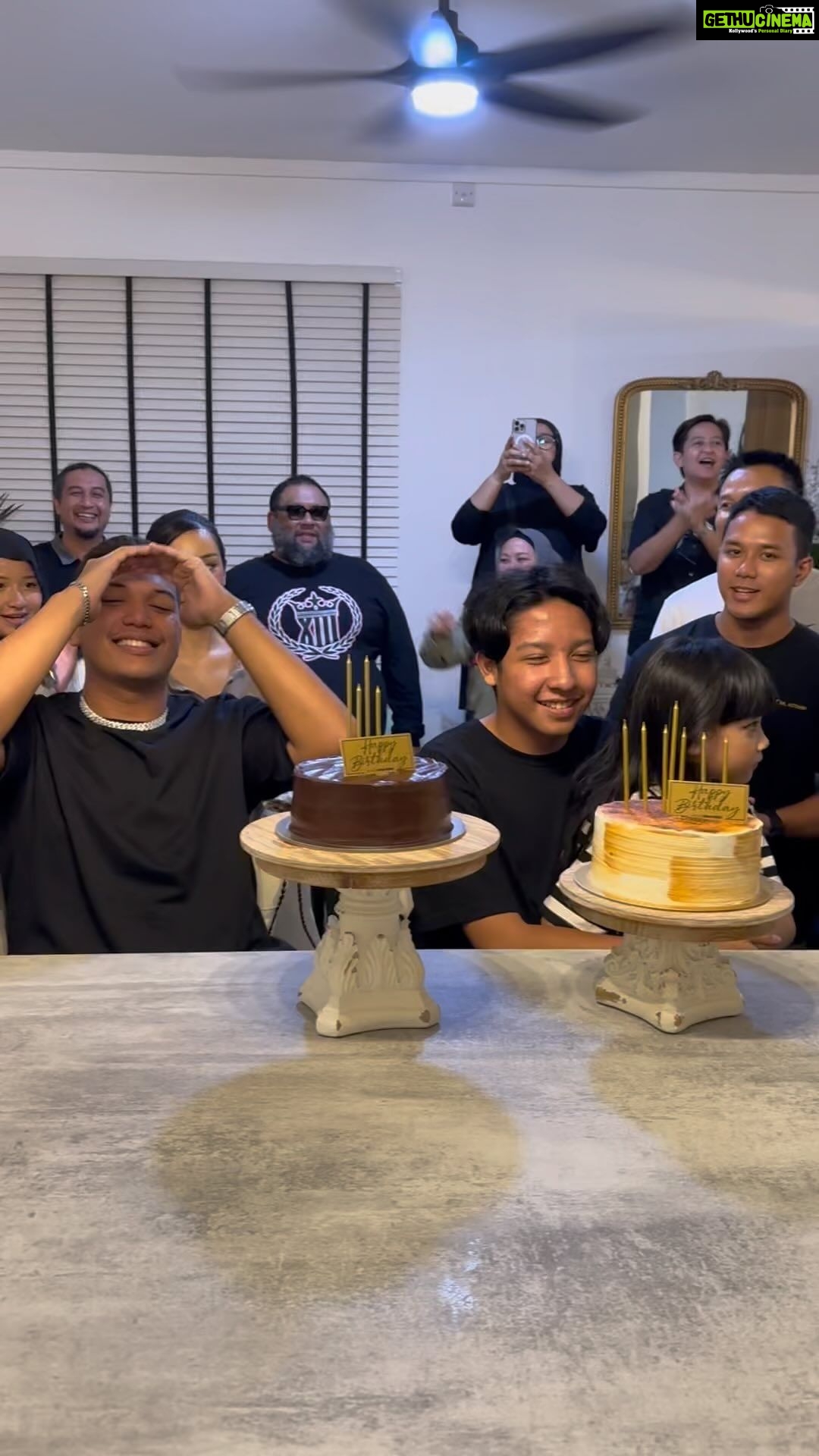 Aaron Aziz Instagram - Happy Birthday @andreshawqi & @_alfeye_ May this new year bring you boys more happiness, peace, good Health and wealth. May ALLAH SWT protect you guys from all harm seen n unseen. Thank you @fatimahmohsin for The chilli crab and hos ting for The boys. Ameen