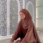 Aaron Aziz Instagram - Assalamualaikum semua! Flash News! Will be at @twilightfeast tomorrow till Sunday! Downtown east booth E7 and E8 Why are we here? Because we have new Telekung dress and Kaftan Nimble for your Ramadhan! Insya Allah not forgetting the Qadira collection ok? Our comfy Telekung Dress can be worn even on your normal day out! Travel free without your telekung! Insha Allah 🥰 ❤️Shawl attached ❤️Wudhu friendly ❤️Pocket Available in 1 size (S-2XL) @diyanahalikcom