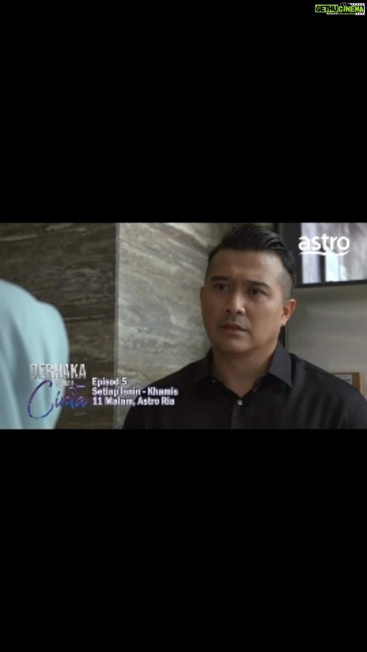 Aaron Aziz Instagram - Abg gold digger rupanya. Highlight EP5 harini. Apalah jadi dekat “gold digger” ni… #DerhakaSebuahCinta setiap Isnin – Khamis, 11 Malam di Astro Ria atau strim di Astro GO 😎 Lakonan: @zarazya @aarondwiaziz @intanladyana @nazrief_nazri @nadanursyuhada @sabhisaddi @sahronizamnoor @farishairwayu.my dan ramai lagi… Arahan: @ejumpmohd Produksi: @suhanmovies Untuk gossip dan berita layari www.gempak.com Untuk banyak lagi video, tonton di Instagram @bambam_studios Astro Baharu. Strim tanpa gangguan hujan dengan Astro Ultra Box. PEK PREMIUM 1 WhatsApp “NAK ASTRO” ke 03-9543 3838