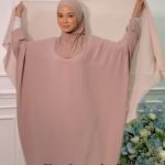 Aaron Aziz Instagram - Assalamualaikum ladies. Masya Allah Tabarakallah. Are you all ready for Ramadhan? This Kaftan nimble is created for ease of terawih and umrah Insya Allah. Imagine lepas berbuka, nak kena kemas and settle family etc before leaving for the masjid. In most cases, I am always rushing. So i just tak nak fikir pakai apa and kena siap kan baju, tudung hehe. With kaftan Nimble, you just wear your inner and then sarung and you are good to go Insya Allah www.diyanahalik.com